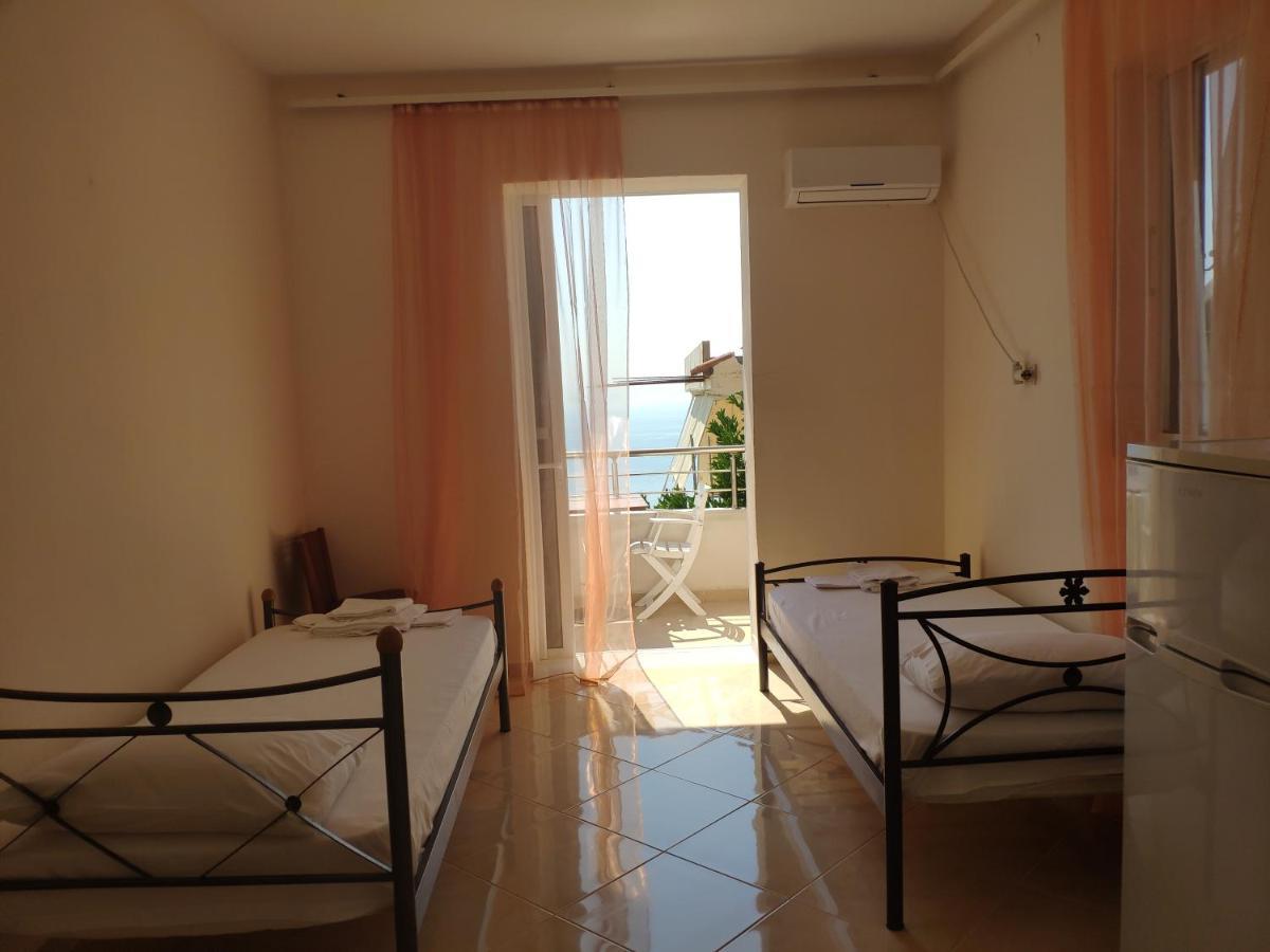 Let Rooms Lukova Екстер'єр фото