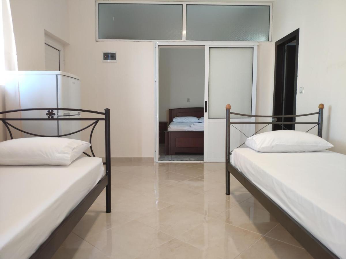Let Rooms Lukova Екстер'єр фото