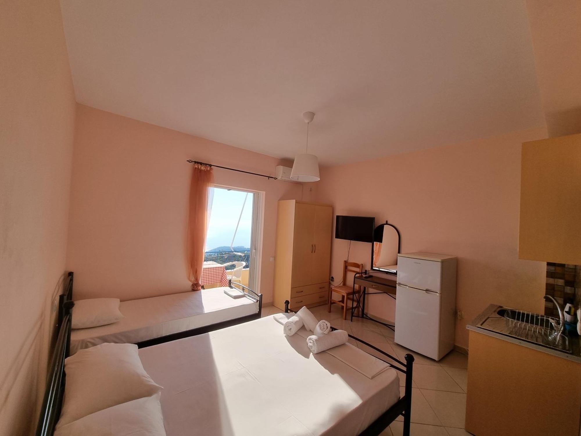 Let Rooms Lukova Екстер'єр фото