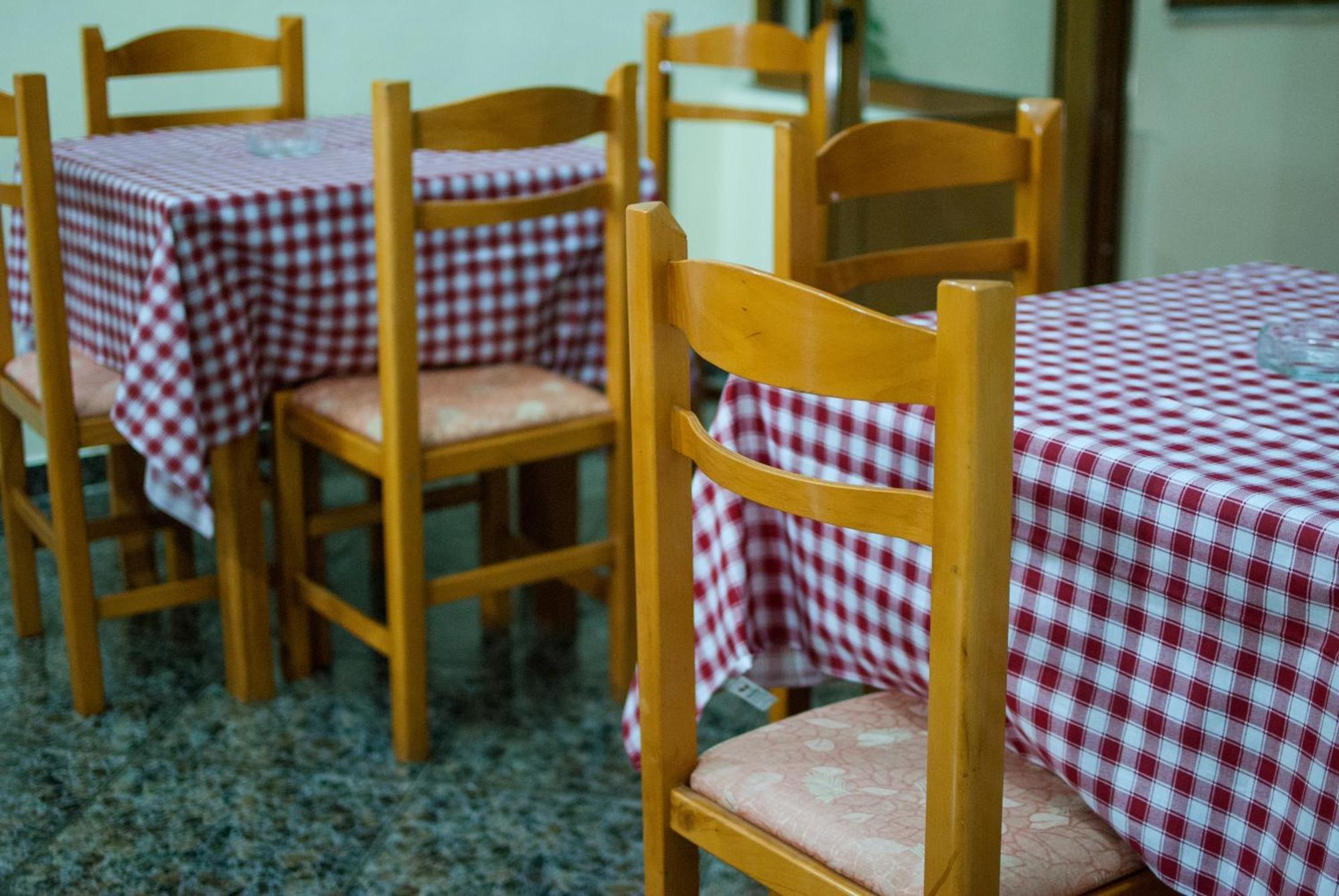 Let Rooms Lukova Екстер'єр фото