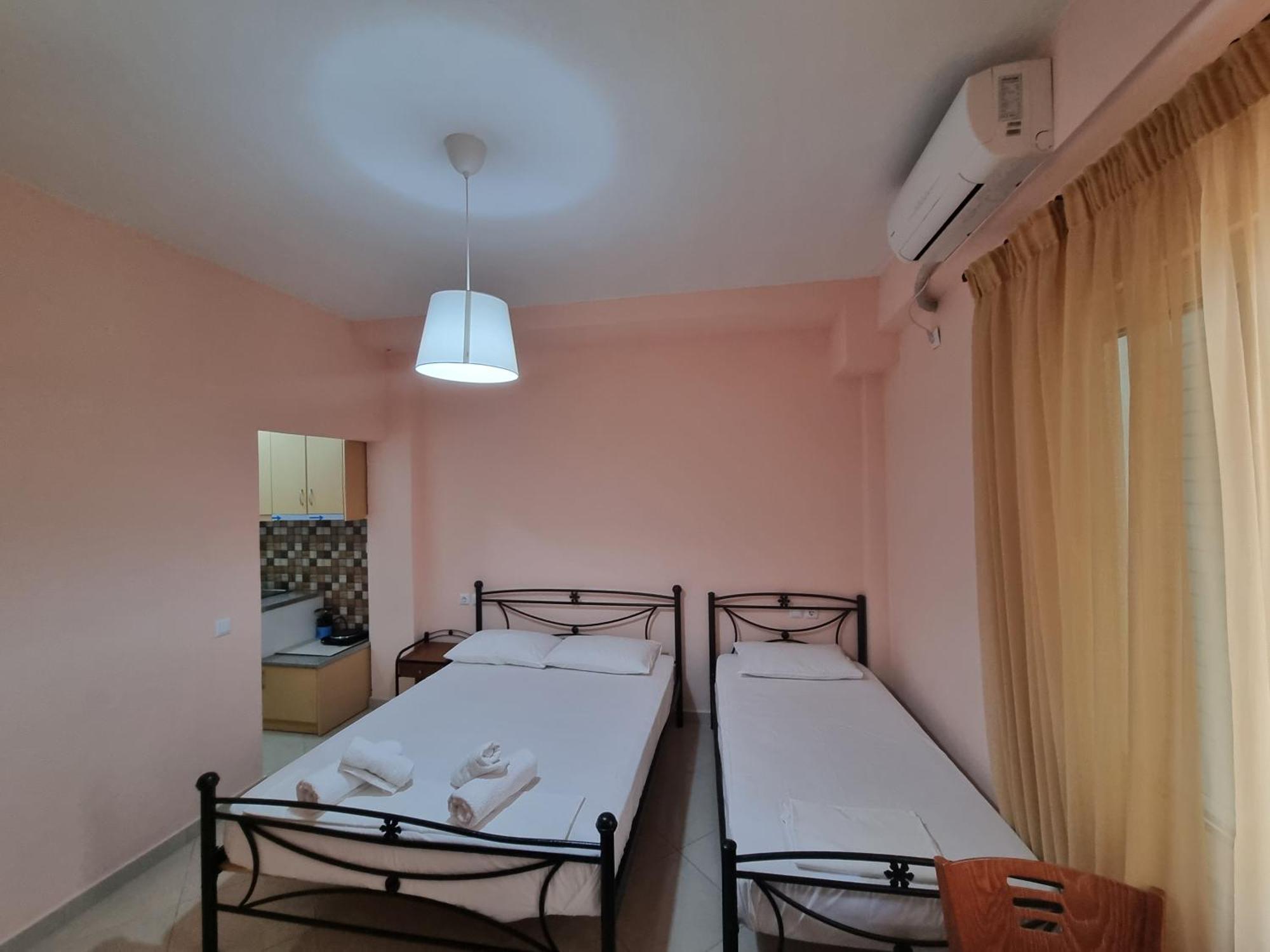 Let Rooms Lukova Екстер'єр фото