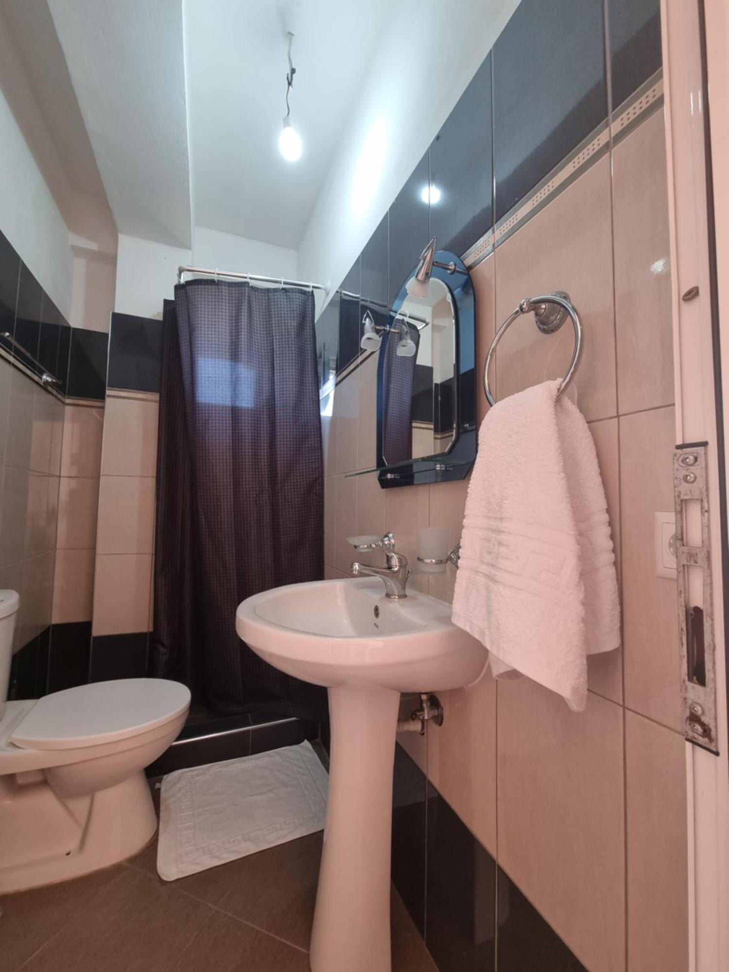 Let Rooms Lukova Екстер'єр фото