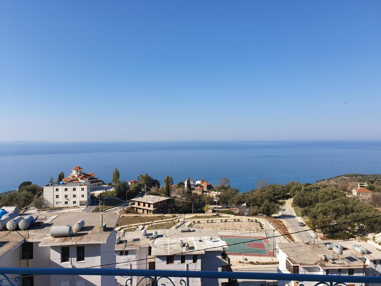 Let Rooms Lukova Екстер'єр фото