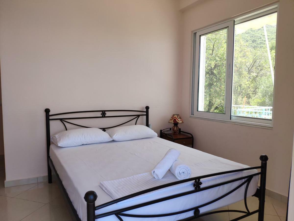 Let Rooms Lukova Екстер'єр фото