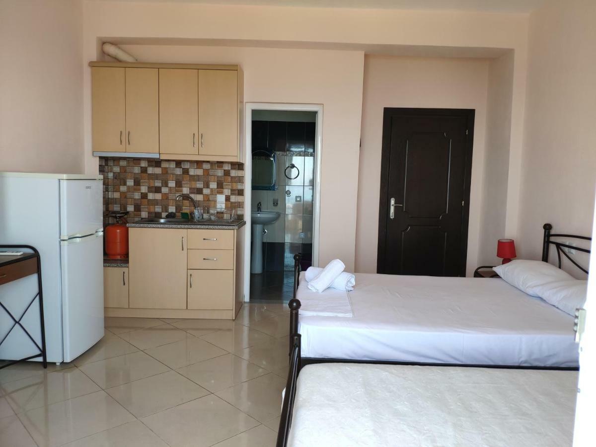 Let Rooms Lukova Екстер'єр фото