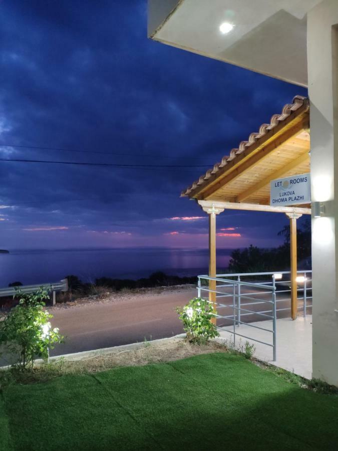Let Rooms Lukova Екстер'єр фото
